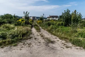 Co oznacza służebność drogi w akcie notarialnym?