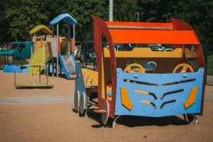 Nowy plac zabaw i siłownia pod chmurką na Obłużu