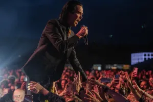 Deszcz i Nick Cave. Drugi dzień Open'era w pełnej intensywności