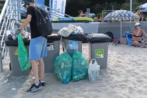 "Żniwa" kaucyjne na trójmiejskich plażach. Można nieźle zarobić
