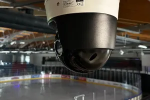 Kamery AI na lodowiskach. W hali Olivia już są. W Elblągu trzeba poczekać