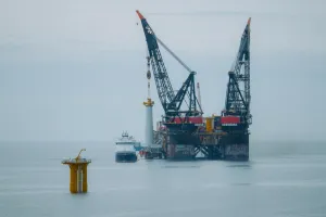 Gigantyczny Thialf stawia fundamenty. Teraz czas na stacje i turbiny