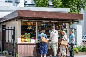 Warzywniak przy Starowiejskiej znika po 68 latach. "Płaczemy tu razem z klientami"