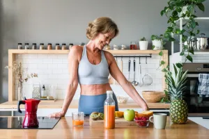 Dlaczego w menopauzie rośnie brzuch? Nowe badanie z Science w końcu wyjaśnia