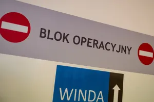 Ile powinien zarabiać lekarz w sektorze publicznym? "76 tys. zł na maksimum dwóch etatach"