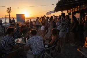 Gdzie potańczyć pod chmurką? Polecamy imprezy i miejscówki na weekend