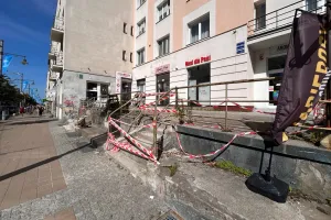 Co dalej ze szpetnym tarasem na Świętojańskiej? Miasto koordynuje działania