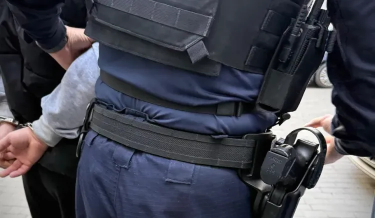 Pijany z dożywotnimi zakazami uciekał przed policją. Sąd go wypuścił