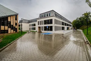 Nowy budynek, stary problem. Brakuje miejsc parkingowych