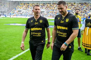 Jarosław Kotas bije delikatne brawa działaczom Arki Gdynia