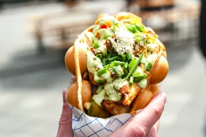 Były wszędzie, dziś prawie nikt o nich nie pamięta. Zapomniane trendy gastro