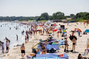 Plażowicze korzystają z krótkiego upału w Trójmieście