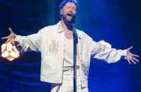 Calum Scott w Sopocie: tłumy, największe hity i deszczowy finał w Operze Leśnej