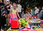 Dzieci sprzedają zabawki, książki i gry na Jarmarku św. Dominika. Trwa wyjątkowy pchli targ