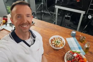Gaweł Czajka z "Całego Gawła" trafi do telewizji. Poprowadzi nowy program kulinarny