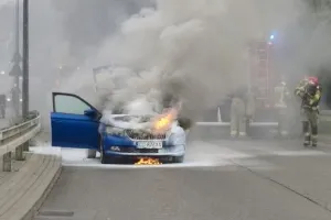 Pożar auta z instalacją gazową na wiadukcie w Gdańsku