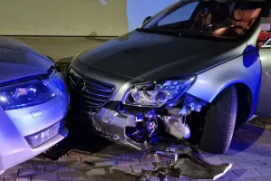 Śmierdziała alkoholem, wiozła nocą trzyletnie dziecko i rozbiła auto