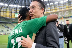 Lechia Gdańsk czeka na napastnika i obrońców. Może sprzedać kapitana