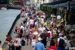 Drożej, szybciej, bardziej turystycznie. Jak lato zmienia restauracje w Trójmieście