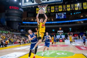 Energa Trefl Sopot zatrzymała centra. Szymon Zapała nadal w żółto-czarnej koszulce