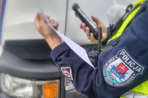 Jechał "na tablicach" ze zezłomowanego auta