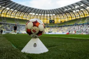Lechia Gdańsk dostanie nową murawę na derby. Kto z debiutantów gotowy?