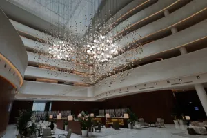 Z Trójmiasta do Abu Dhabi. Monumentalna instalacja w luksusowym hotelu