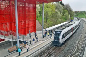 Pociągiem z Gdyni na lotnisko z przesiadką. "To podważanie zaufania do komunikacji"
