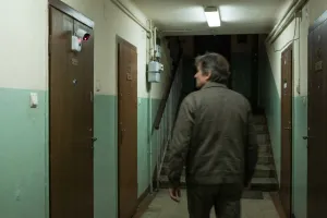 Czy sąsiad może zamontować kamerę na klatce schodowej? Przepisy i RODO