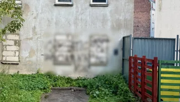15-latek malował na ścianach swastyki