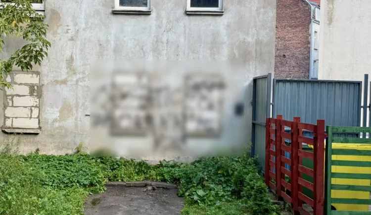 15-latek malował na ścianach swastyki