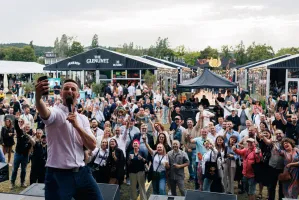 Na Hipodromie powstało małe miasteczko. Festiwal Whisky większy niż rok temu