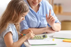 Ile za 1 godzinę korepetycji z matematyki? Tyle zapłacisz za zajęcia dla dziecka w 2026 r.