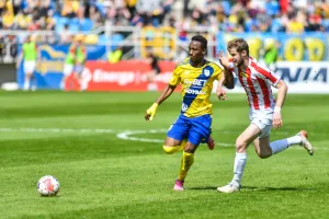 Resovia - Arka Gdynia. Byli piłkarze wzmocnili rywala. Czy wróci Oskar Kubiak?