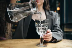 Czy darmowa kranówka naprawdę może pogrążyć restaurację?