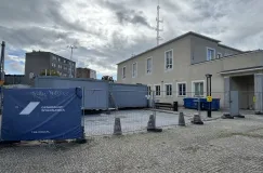 Dworzec otwarty, ale wokół wciąż ciasno