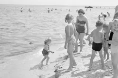 Wakacje skończone, Plan 6-letni trwa. Wybrzeże u schyłku lata 1951