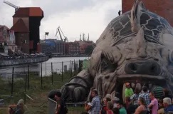 Gigantyczny potwór nad Motławą. Do środka wchodziło się przez paszczę