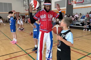 Harlem Globetrotters świętują 100-lecie. Wyjątkowy trening dla młodych koszykarzy