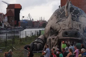Gigantyczny potwór nad Motławą. Do środka wchodziło się przez paszczę