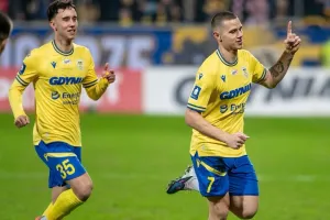 Arka Gdynia na finansowym plusie w oknie transferowym