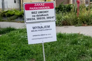 Konkurs o miejsca parkingowe na Jasieniu. Kto wygra, ten zapłaci