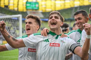 Lechia Gdańsk - Miedź Legnica 2:1. Wygrana obroniona, mimo czerwonej kartki