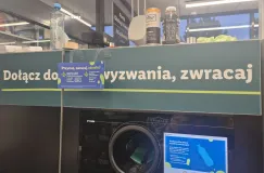 Śmietnik na butelkomatach. Masz siłę przynieść butelki, to możesz je też zabrać