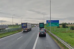 Tu w godzinach szczytu zaczyna się walka. Kierowcy wciskają się przed zjazdem z obwodnicy