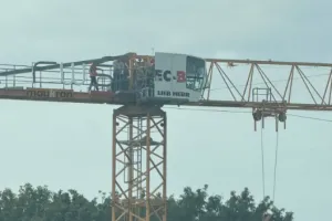 Zasłabła 30 metrów nad ziemią. Akcja strażaków na wysokości