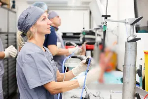 Ortopedzi ćwiczyli w mobilnym laboratorium operacyjnym. To unikatowe warsztaty