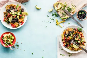 Dlaczego catering pudełkowy zdobywa serca osób łączących intensywną karierę z troską o zdrowie?