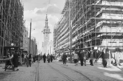 Wrzesień 1951: tynkownica, lep na muchy i światło, którego nie ma