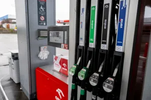 Będziemy tankować taniej? Sejm ponownie za podatkiem od zysków koncernów paliwowych